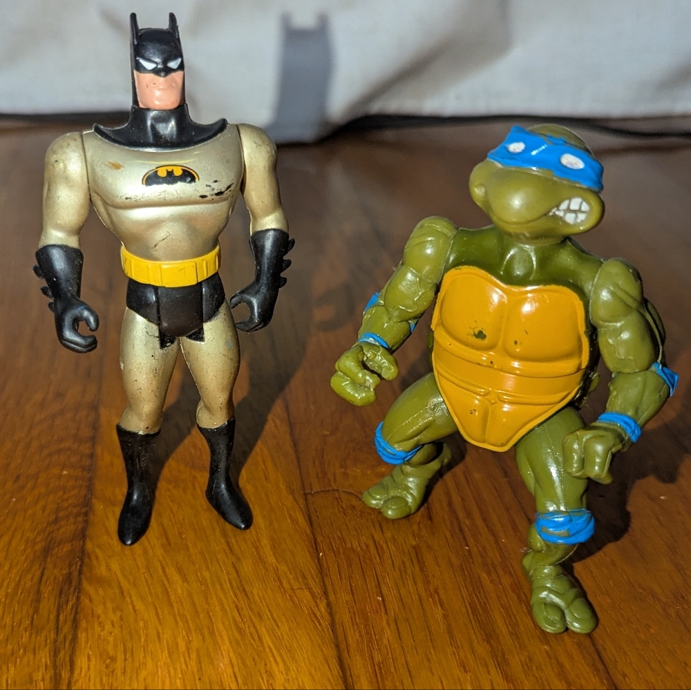 Batman 1993 Action Figure DC Comics Collectible and Ninja Turtle Figure Lot of 2